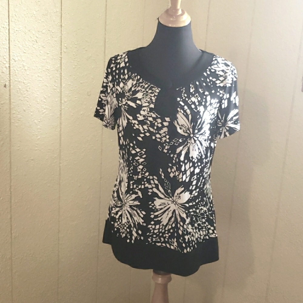 Short sleeve top